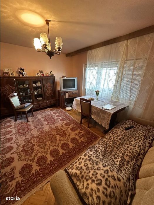 3 camere decomandat cu 2 bai centrala bloc mansardat cu loc de parcare — fotografia 1