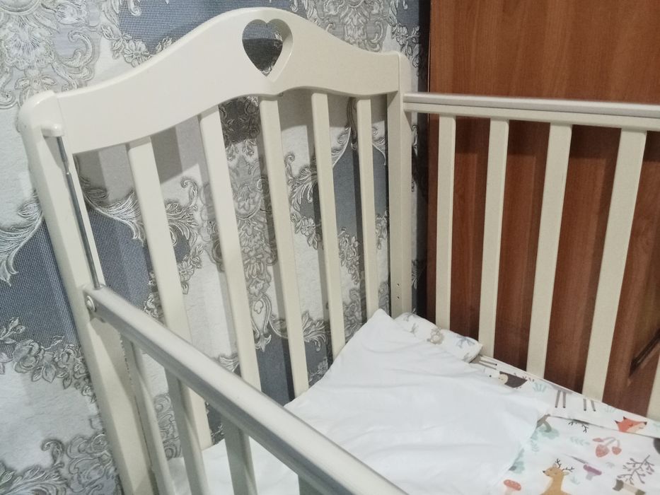 Кроватка детская из дерева