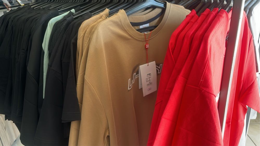 Ожежды и обувь скидки.