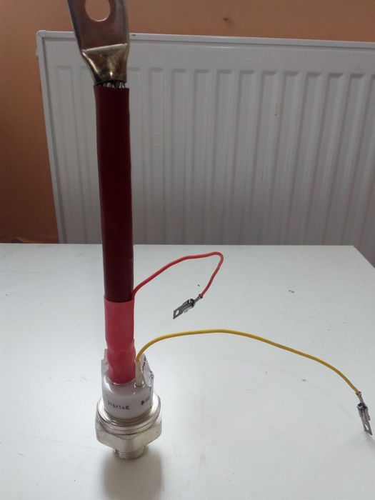 Продават се мощни диоди, тиристори и триаци (симистори).