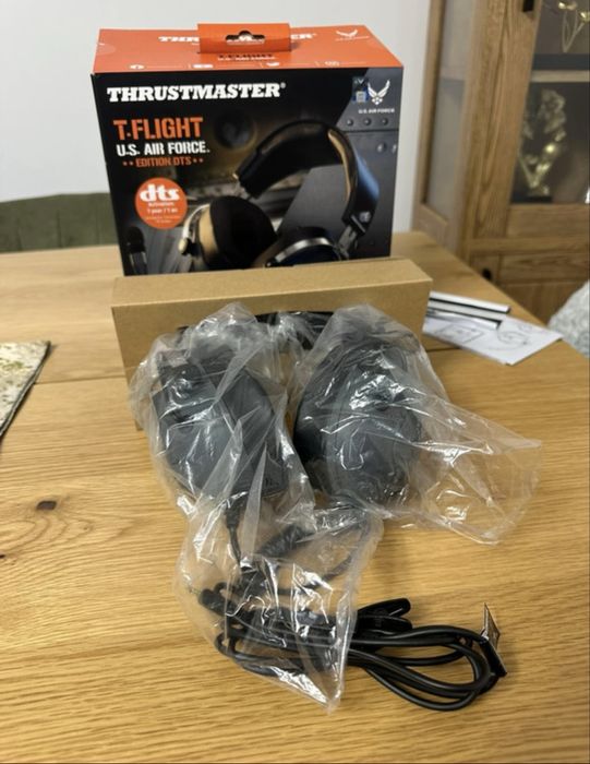 Casti Thrustmaster