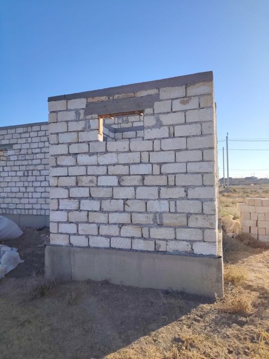 Продается недостроенный дом в мкр зарослый