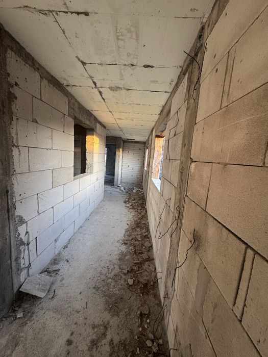 Casă P+M la roșu, teren 1600 mp schimb ap./garsonieră Pitești–Mioveni