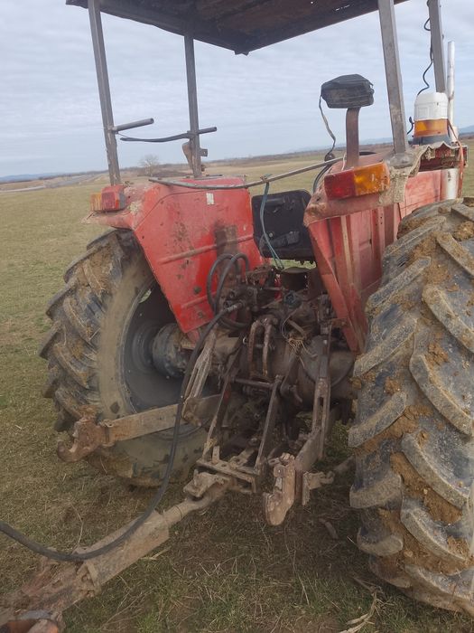 Vând tractor Massey Ferguson