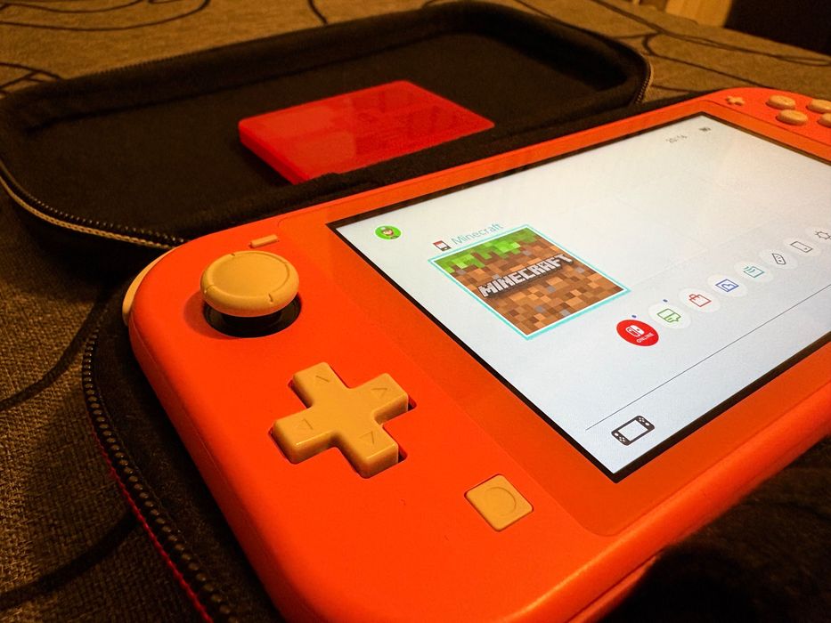 Nintendo Switch Lite – розова + Minecraft + 32 GB карта