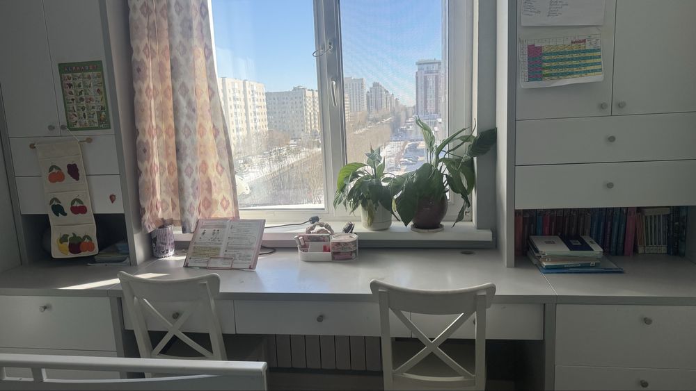 Продам пенал парту и шкафы