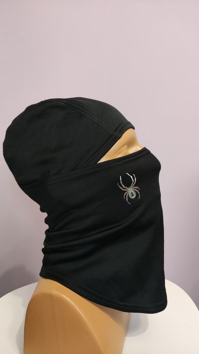 Скиорската маска Spyder PIVOT е рунов еластичен полар с прилепваща кро