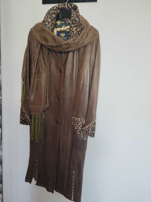 Елегантно манто от естествена кожа