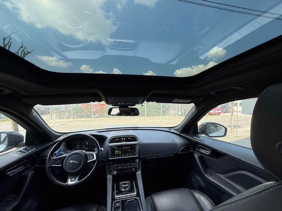 Jaguar F-Pace R-Sport Panoramic - posibilitate finantate