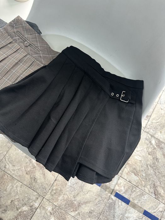 3 детски полички на Zara 134 sm