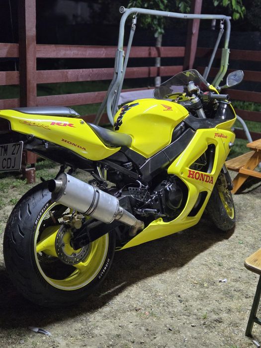 Vand honda cbr 929 an 2001