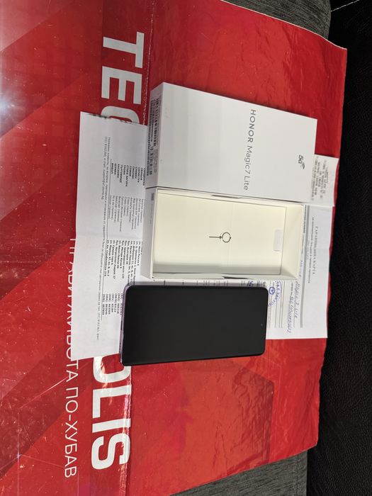 ЧИСТО НОВ 256GB Honor Magic 7 Lite Гаранция Technopolis 2028г.