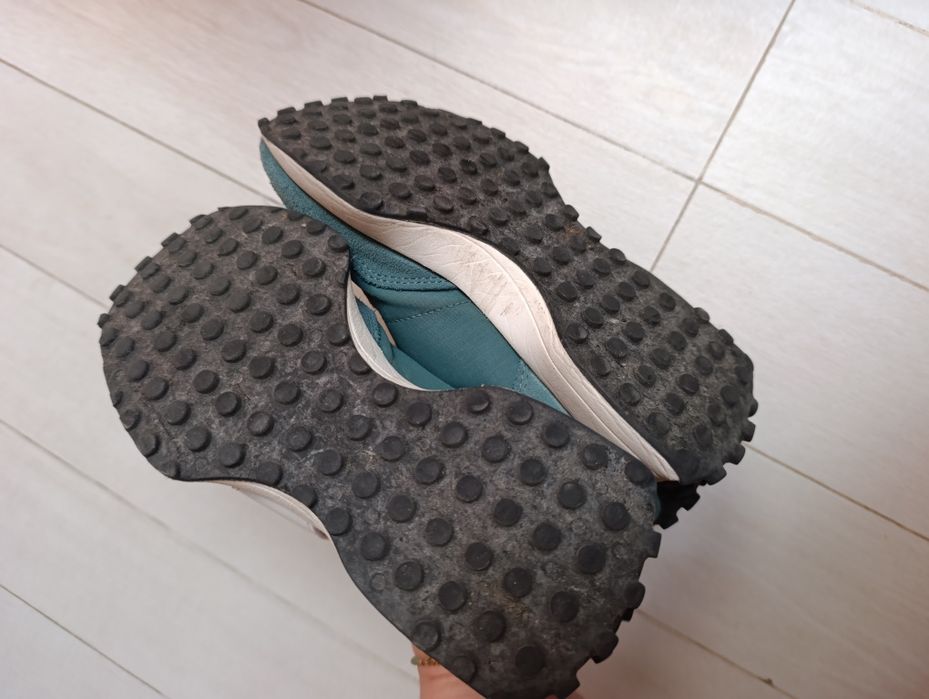 Дамски обувки New Balance - 327 Classics, зелени/бели