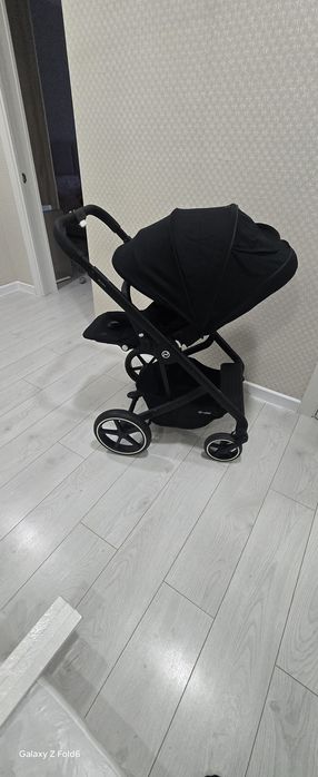 Продам каляску Cybex