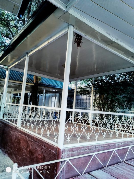 Hovli sotiladi Sherobod