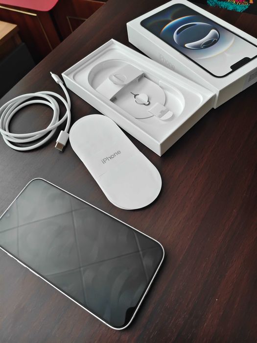 iPhone 16e, 128 GB, белый