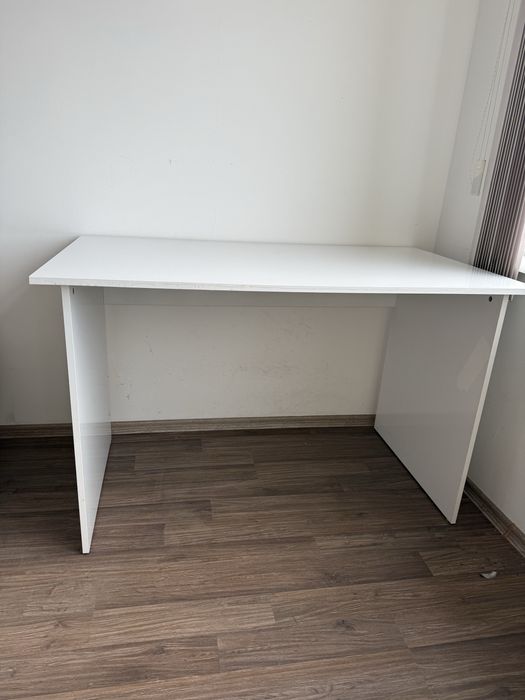 Бюро- бяло, гланц