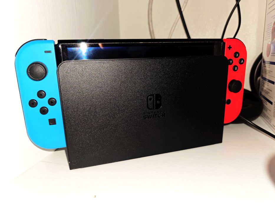 Set complet Nintendo Switch OLED + accesorii