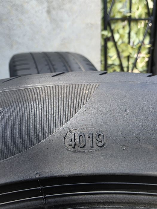 Vând două anvelope de vara pirelli p zero 315 35 21  dot 40 19