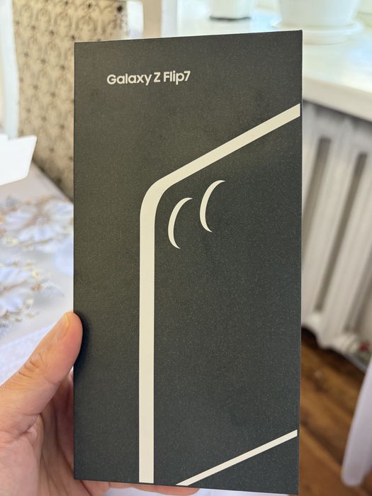 Galaxy Z Flip7.  Практически новый