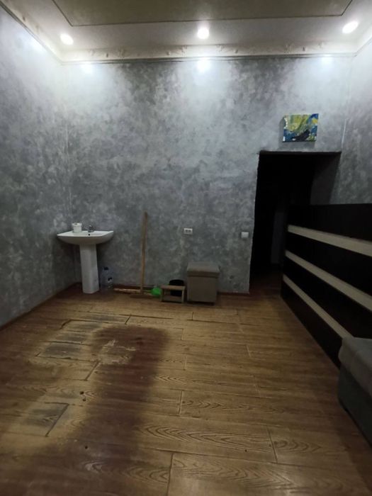 Продается 2 комнатная квартира 2 этажка Троицк возле саврия клиника