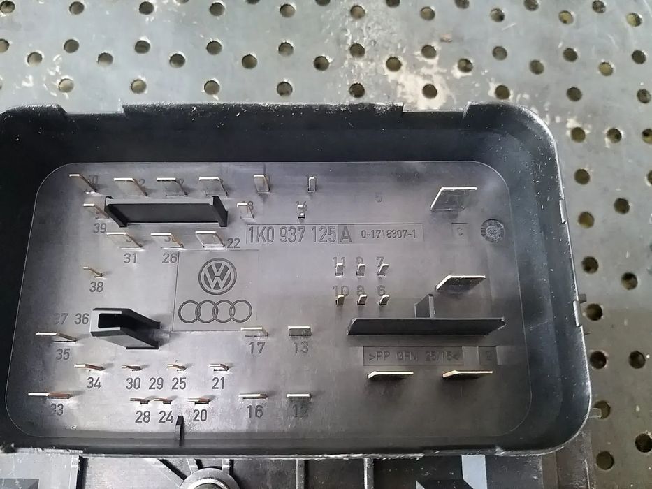 Panou sigurante 2.0 tdi vw golf 5 1k 1k0937125a