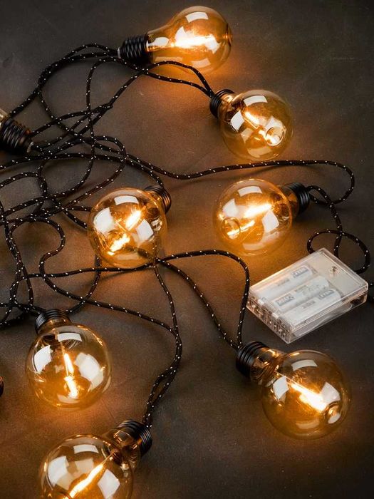 Светлинна верига с 10 LED лампи и дължина 4,8 м