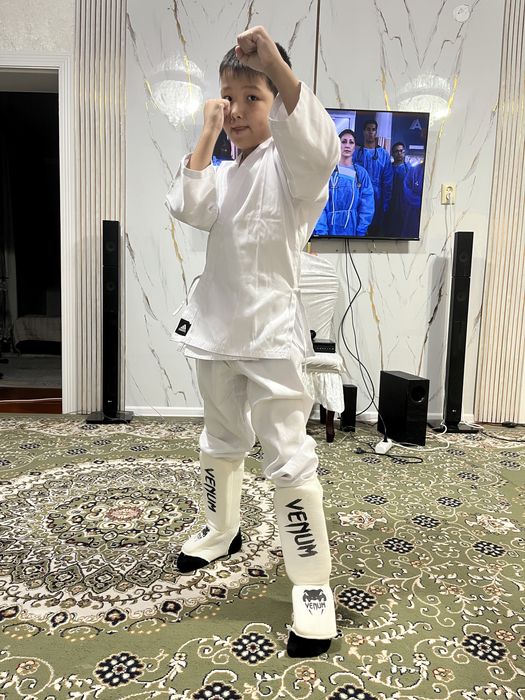 Форма для рукопашки,щитки для ног,и перчатка