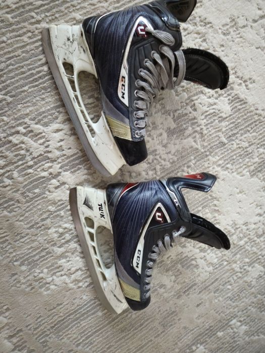 Продам коньки CCM-U