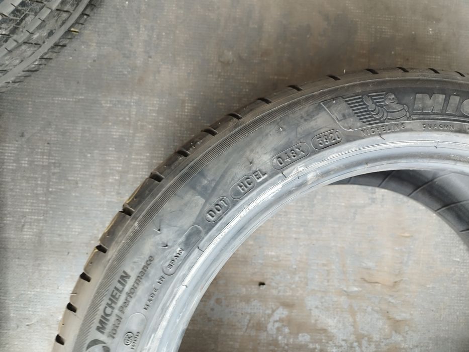 235-45-18 Michelin Pilot Sport 4