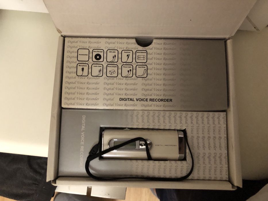 Диктофон новый.