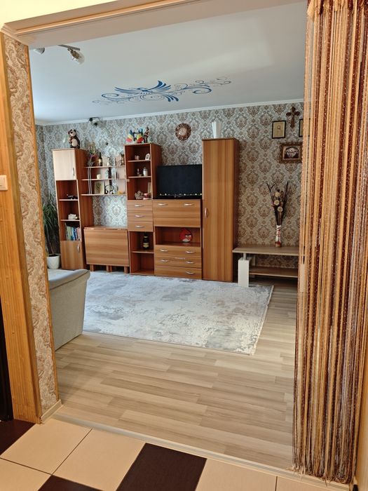 Vând apartament cu două camere!