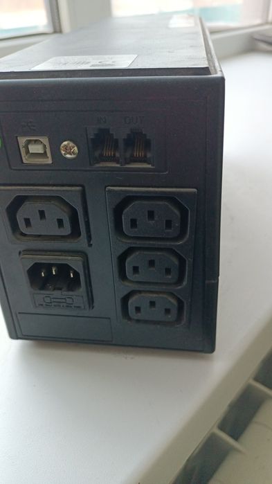 UPS Блок бесперебойного питания