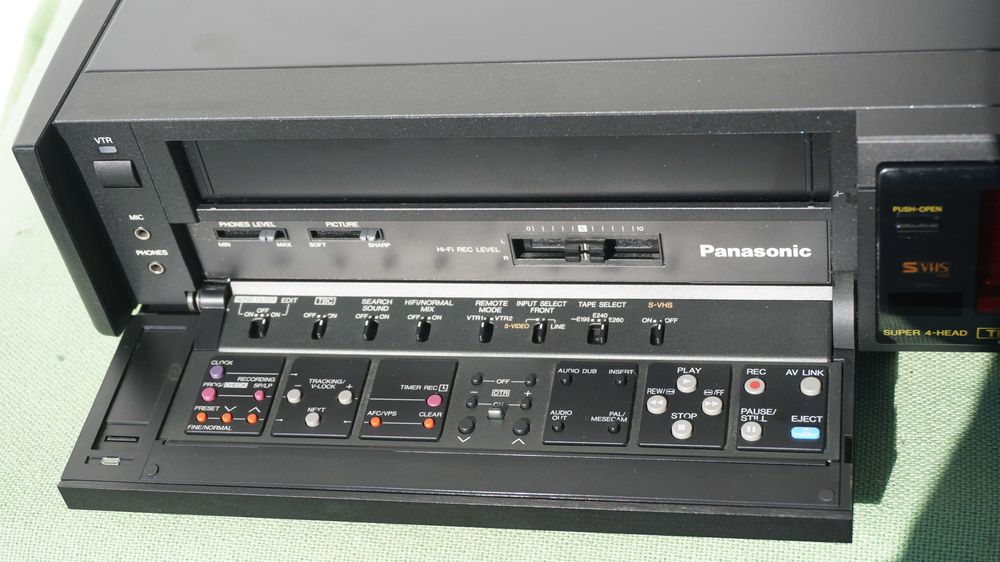 Video recorder S-VHS Panasonic NV-FS200 TBC stereo Hi-Fi