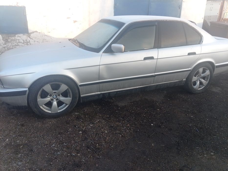 Легковая машина бмв