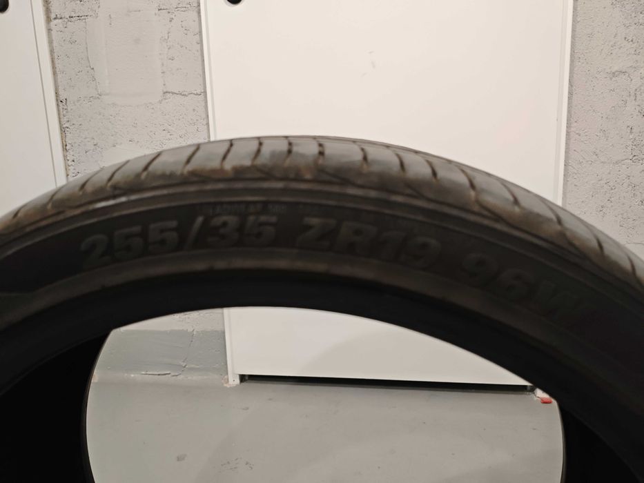 KUMHO 255/35/19 Dot 2024