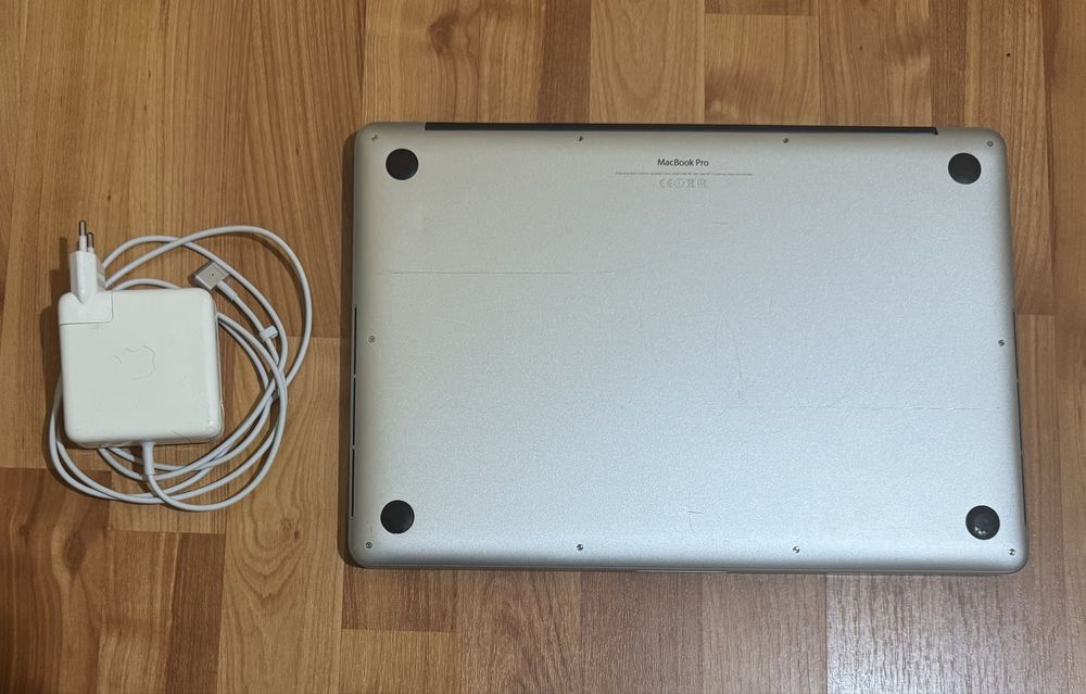 Macbook Pro 15 Mid 2015 + подарък