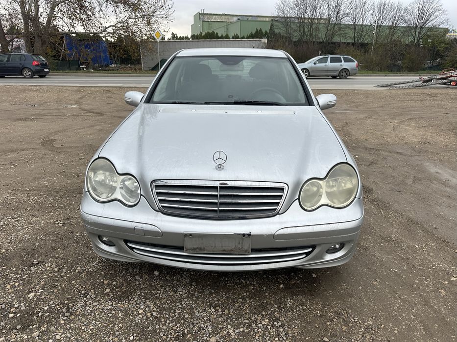 Предна броня комплект за Мерцедес w203 C classe facelift!!!