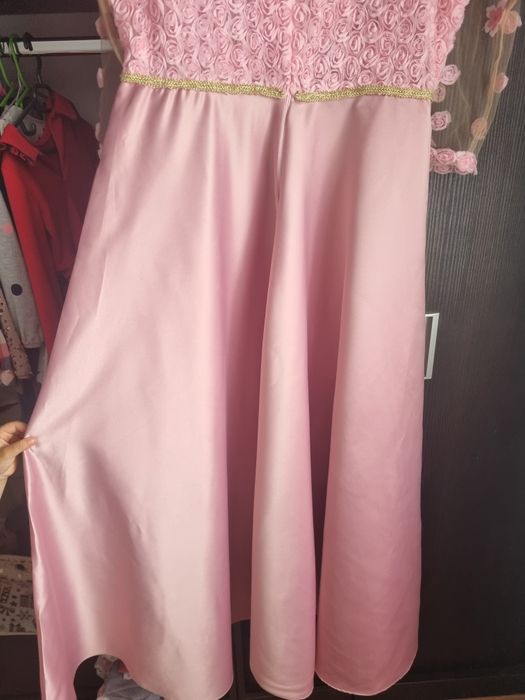 Rochie eleganta arata foarte bine!