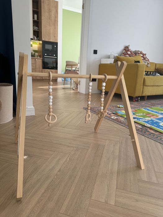 Стойка монтессори с игрушками