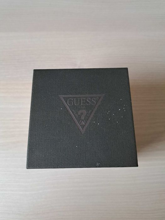 Ръчен часовник Guess