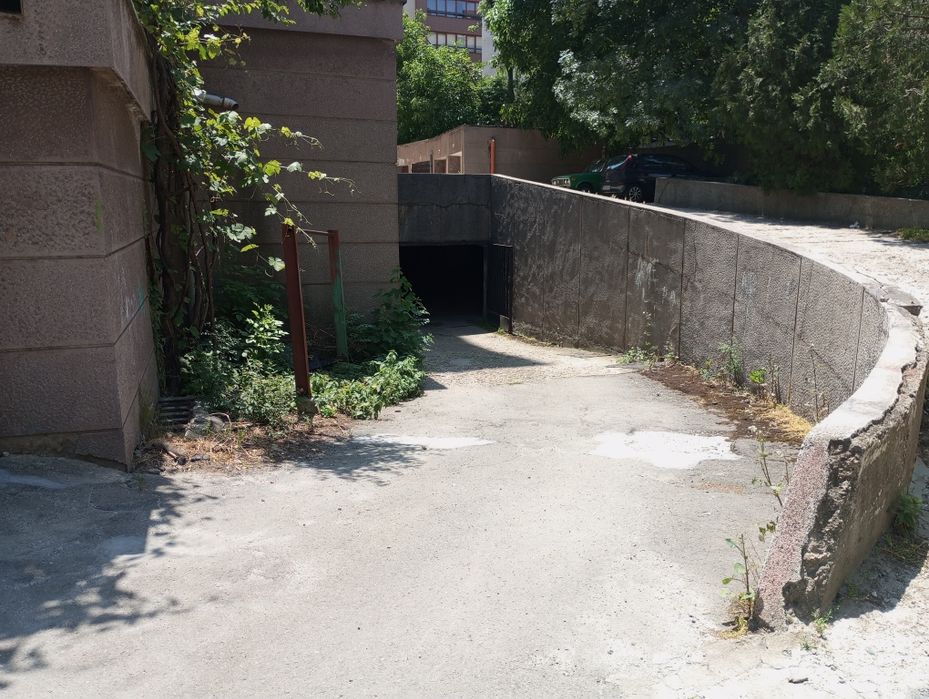 Продава се Гараж / Паркомясто в София, Лозенец - 16 кв.м за 1750 €/кв.м - Снимка #1