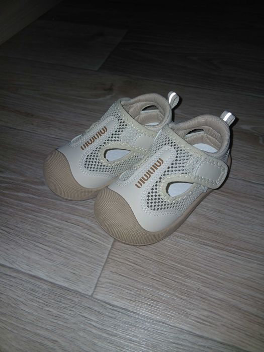 Продам сандалии детские