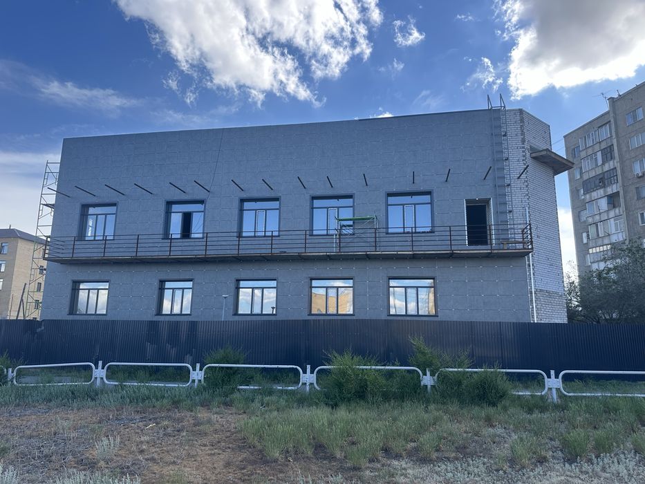 Откосы, отливы из металла.