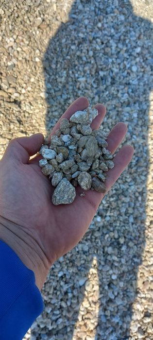 Продавам филц-пясък ,Скална маса трошено и всички инертни материали н