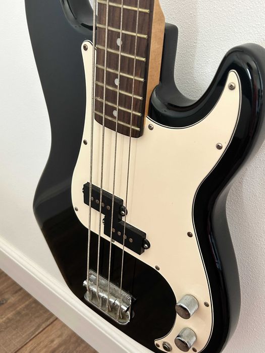 Chitara bass si amplificator Harley Benton