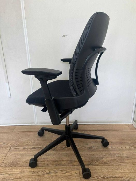 Refurbished Steelcase Lamia