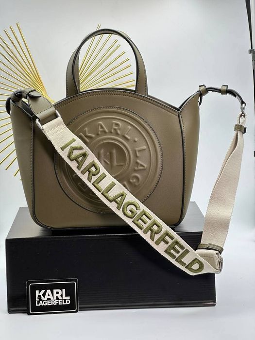 Стилна дамска чанта