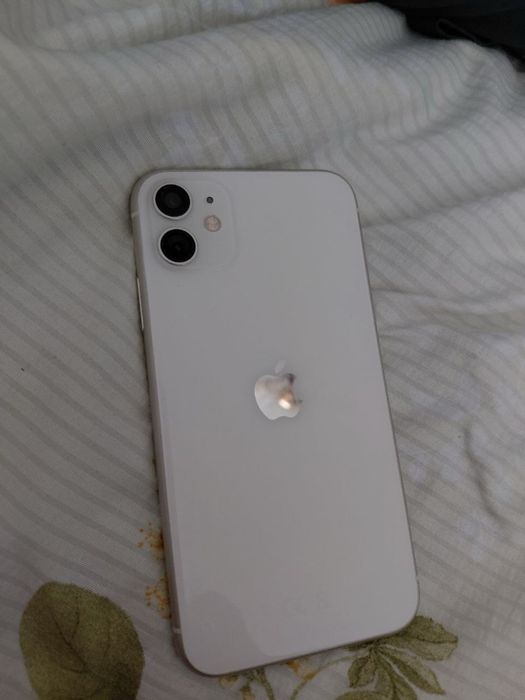 Продам айфон 11.