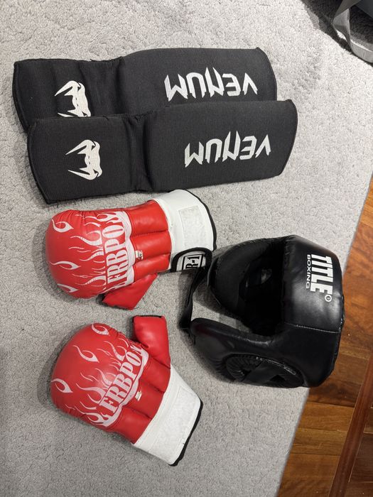 Комблект для борьбы (шлем, футы и перчатки)